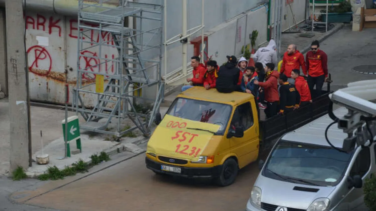 Kamyonetle maça gittiler! - 1170