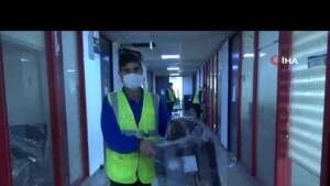 Depremde hasar alan İzmir Büyükşehir Belediyesi binası boşaltılıyor