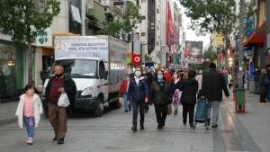 Karşıyaka Çarşı’da yılbaşı hareketliliği