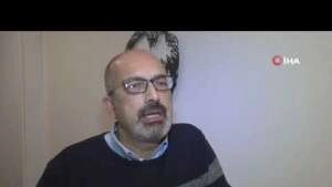 Depreme röportaj sırasında yakalandı