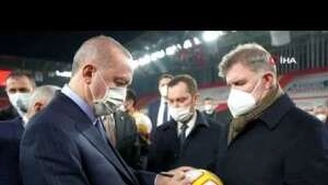 Cumhurbaşkanı Erdoğan İzmir'de yeşil sahaya indi