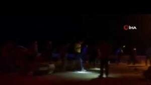 İzmir’de iki otomobilin kafa kafaya çarpıştığı kazada can pazarı: 1’i ağır 11 yaralı