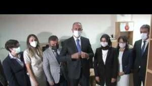 Bakan Gül, darp edilen icra memuru ile bir araya geldi