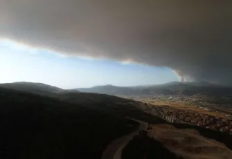 Muğla’da yükselen dumanlar gökyüzünü griye boyadı galerisinin önkapak görseli