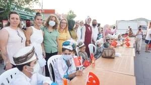 Foça'da 35 çocuk toplu sünnet şöleninde erkekliğe adım attı