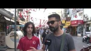 Fedakar antrenör, sporcusunun masrafları için gitarını alıp sokağa koştu
