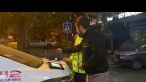 Alkollü sürücünün Alkolmetreyi pos cihazı zannedip ödeme yapmayı denemesi gülümsetti