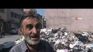 Bornova'nın bir tarafında çöp ve diğer tarafında moloz tepecikleri yükseliyor