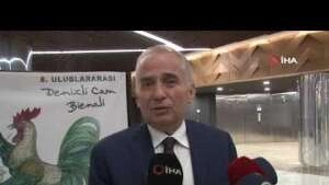 Defilede bu kez camdan kıyafetler boy gösterdi