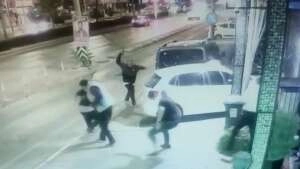 İzmir'de gece kulübünde 'kadın çıkarma çatışması' kamerada