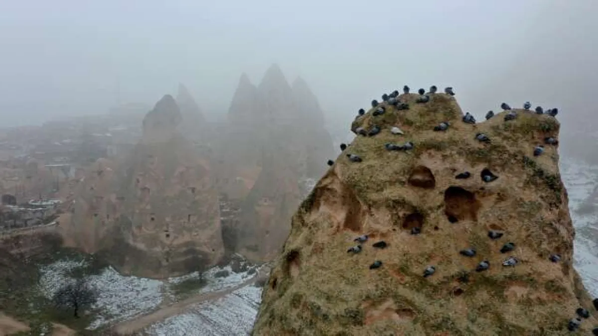 Kapadokya'daki peribacaları sisle birlikte görüntülendi - 1375