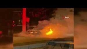 Otomobil alev alev yandı, sürücü son anda kurtuldu