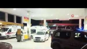 Akaryakıt istasyonunda lastik kontrolü için duran araca otomobil çarptı