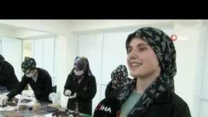 Çikolata ile sadece ağızları değil hayatını da tatlandırdı