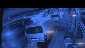 Hırsızlar kendi dükkanı gibi anahtarla kapıyı açtı, çelik kasayı çaldı