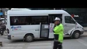 Hasta taşıyan ambulans dolmuşla çarpıştı; 2 yaralı