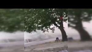 İzmir’de paniğe yol açan yıkım: O anlar kamerada
