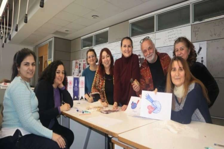 Kadınlar ve gençler için ‘Mobilya Akademi’ haberinin görseli