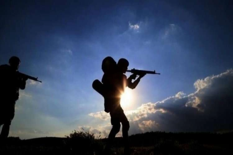 Pençe-Kilit Operasyonu bölgesinde 1 asker şehit oldu, 2 asker yaralandı haberinin görseli