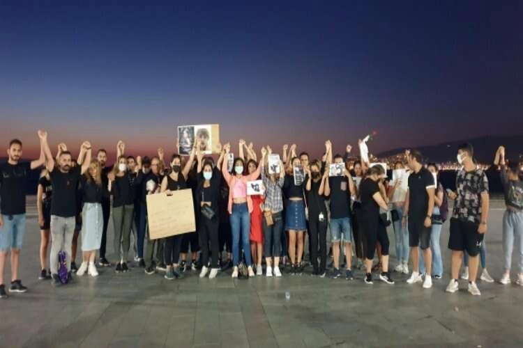 İzmir’de kadınlar Mahsa Amini için sokağa çıktı haberinin görseli