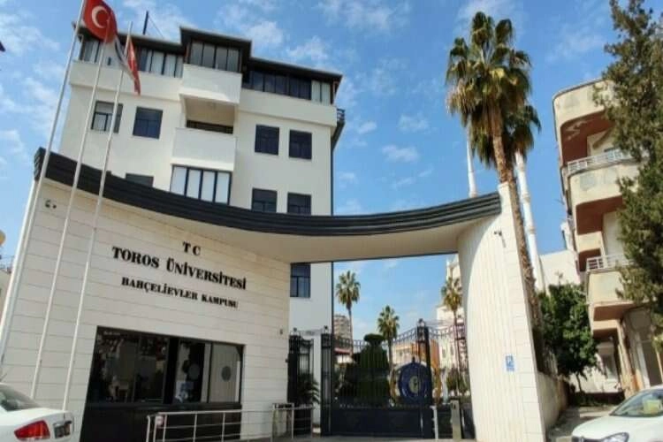 Toros Üniversitesi 9 Öğretim Üyesi alıyor haberinin görseli