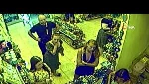 Tırnakçı turistler Kuşadası’nda esnafı dolandırdı
