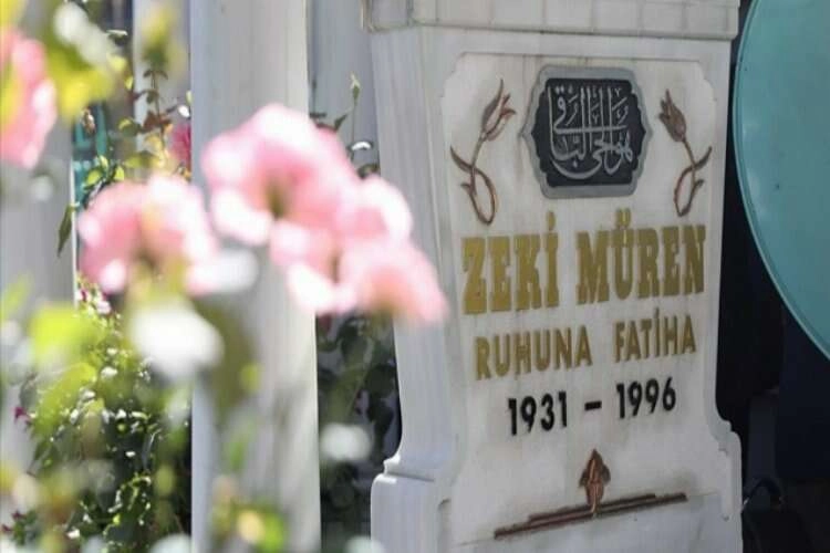Zeki Müren vefatının 26'ncı yılında mezarı başında anıldı haberinin görseli