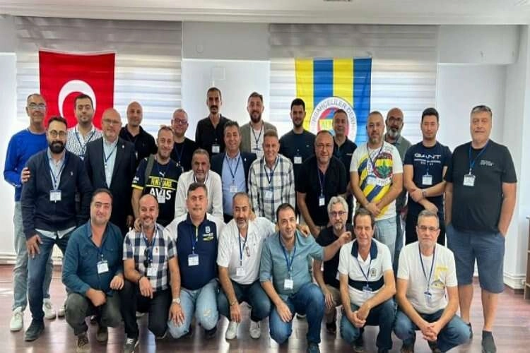 Aliağa Fenerbahçeliler Derneği Başkanı Hamit Erdem güven tazeledi haberinin görseli