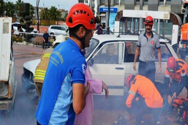 İzmir’de alev savaşçılarından tatbikat haberinin görseli