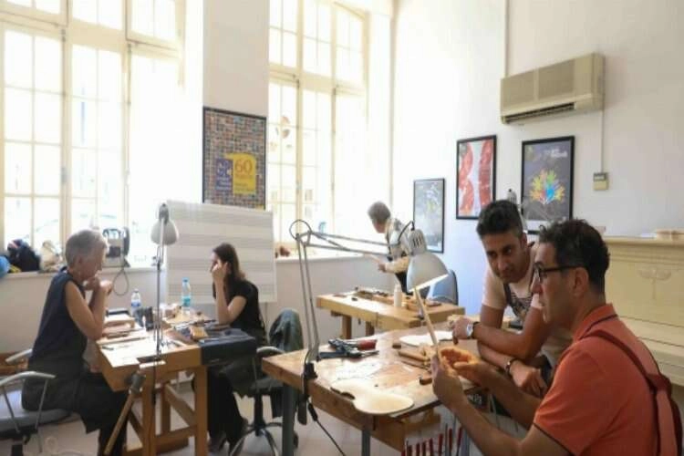 DEÜ Çalgı Yapım Ustalarını İzmir'de buluşturdu haberinin görseli