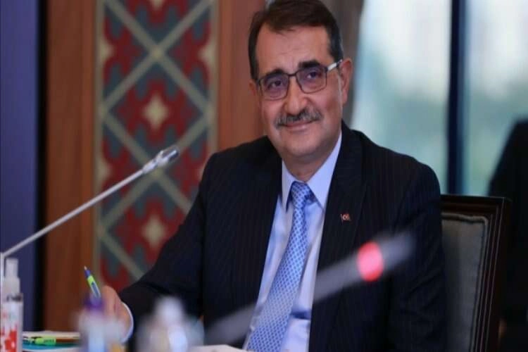 Bakan Dönmez: Karadeniz Gaz Sahası'nda kabloları denizin tabanına döşeyecek gemi İstanbul Boğazı'nda haberinin görseli