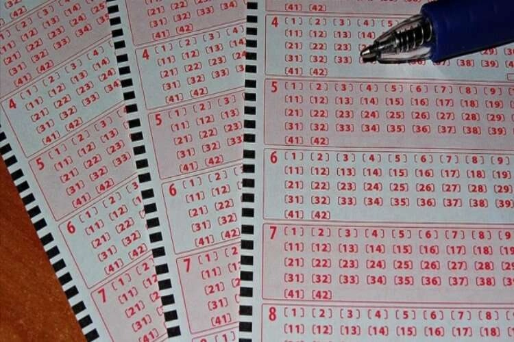 Filipinler'de lotodan 433 kişinin büyük ikramiye kazanması tartışılıyor haberinin görseli