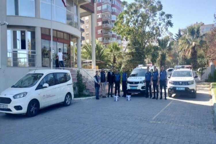 Sokak hayvanları için Narlıdere’de mama dağıttılar haberinin görseli