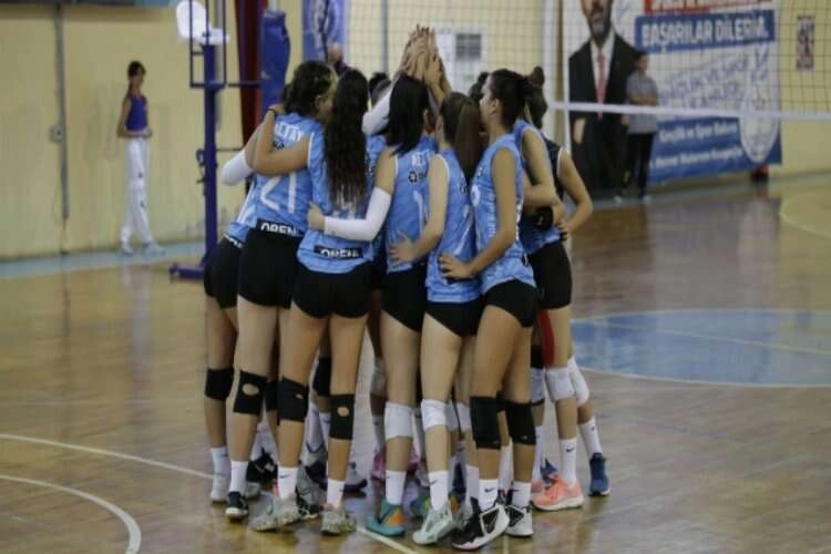 Altay, voleybolda sezona galibiyetle başladı haberinin görseli