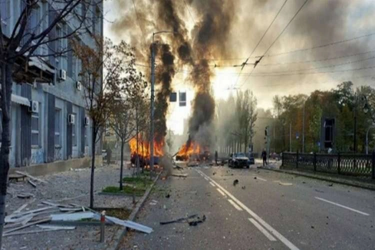 Ukrayna'nın başkenti Kiev'e düzenlenen saldırılarda 8 kişi öldü, 24 kişi yaralandı haberinin görseli