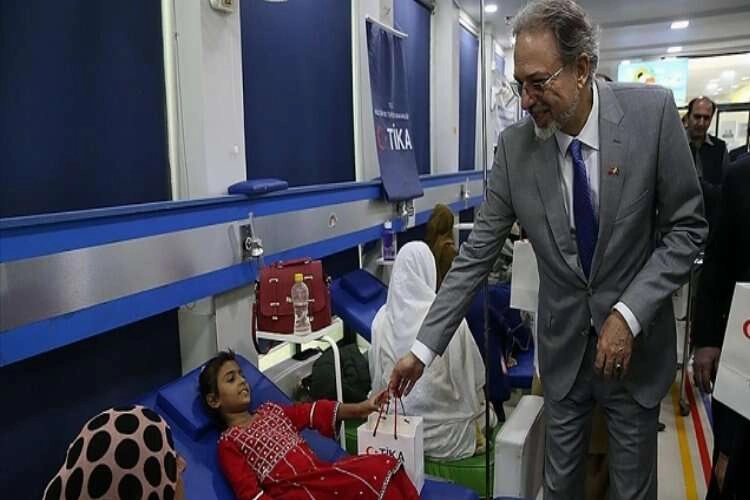 TİKA'dan talasemi hastalığıyla mücadelede Pakistan'a ekipman desteği haberinin görseli