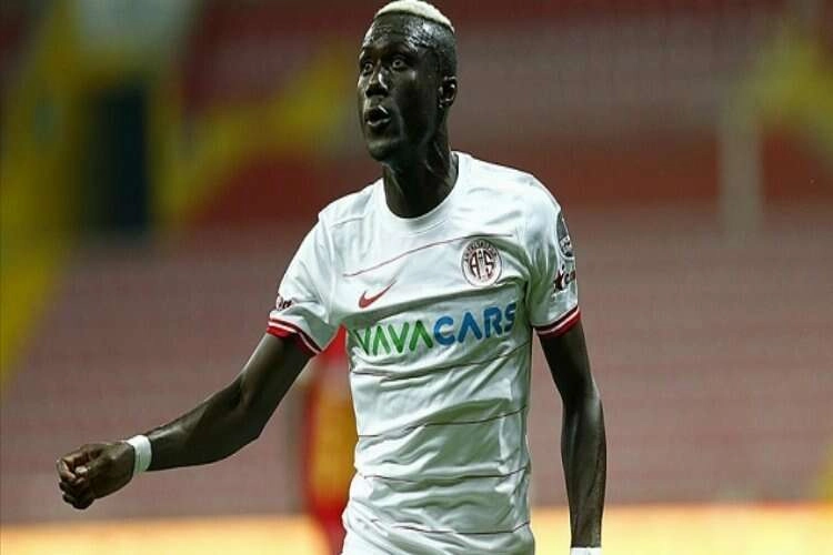 Antalyaspor’da sakatlık geçiren Ndao 5 ay sahalardan uzak kalacak haberinin görseli