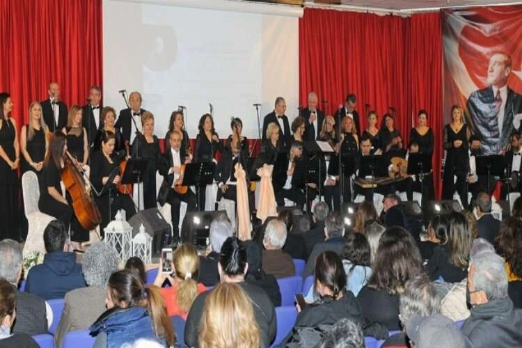Çeşme'deki Türk Sanat Müziği Korosu yeni sesler arıyor haberinin görseli