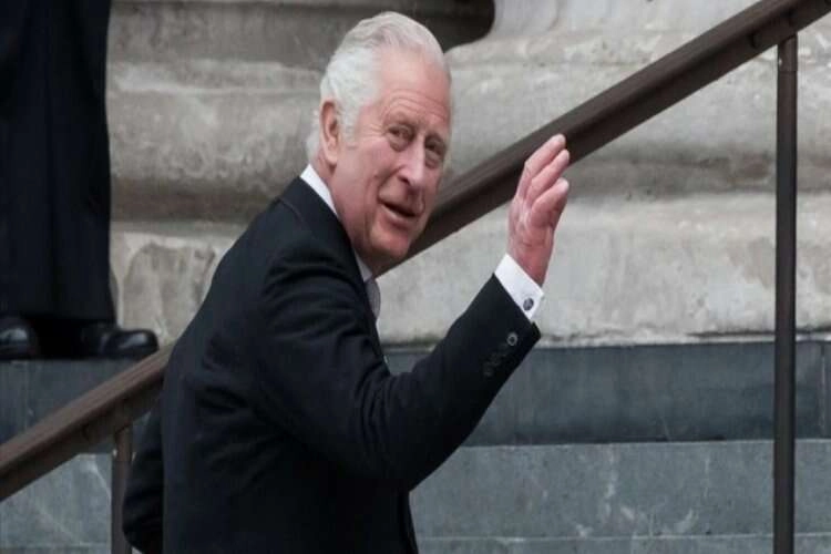 İngiltere Kralı 3. Charles, 6 Mayıs 2023'te taç giyecek haberinin görseli
