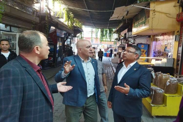CHP Konak İlçe Başkanlığı'nın esnaf ziyaretleri sürüyor haberinin görseli
