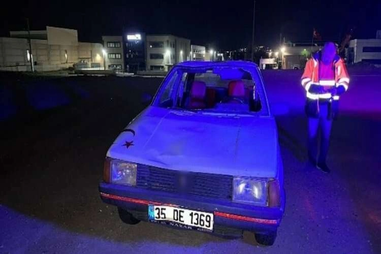 Yolun karşısına geçtiği sırada otomobilin çarptığı yaya ağır yaralandı