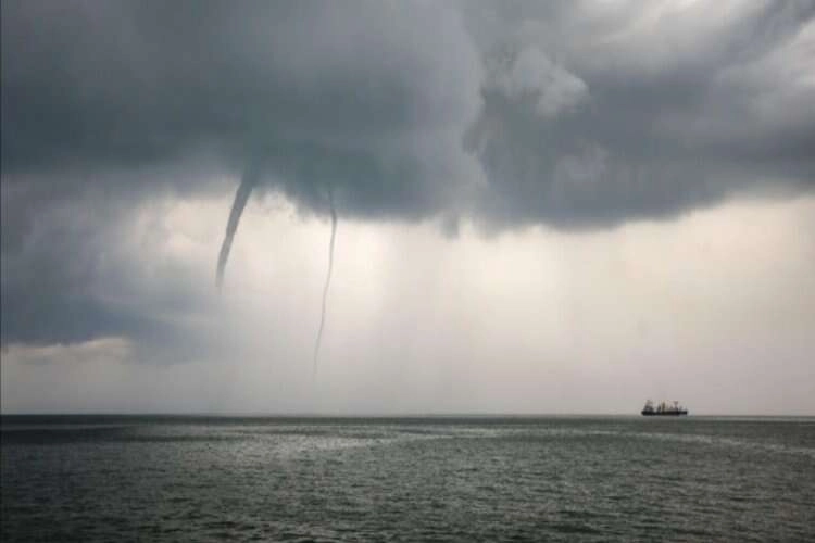 İskenderun Körfezi'nde 3 hortum oluştu haberinin görseli