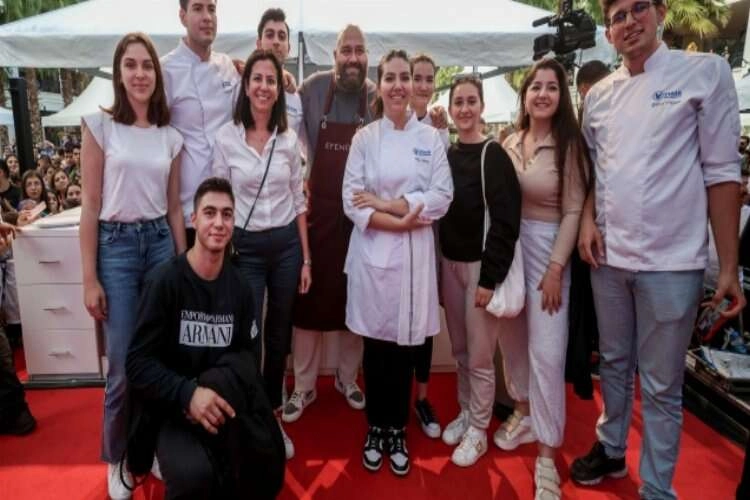 Gastronomi öğrencileri ünlü şeflerle mutfağa girdi haberinin görseli