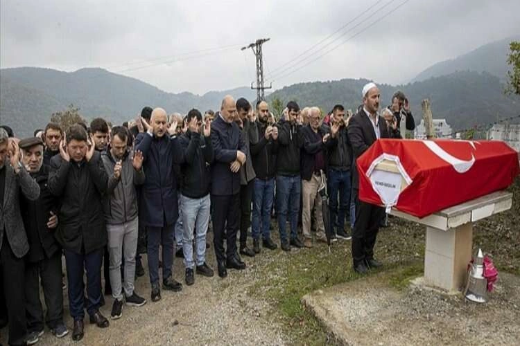 Maden ocağındaki patlamada hayatını kaybeden işçiler son yolculuklarına uğurlanıyor haberinin görseli