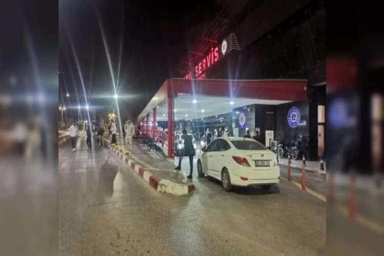 İzmir'de bıçakla ağır yaralanan genç, hayata tutunamadı haberinin görseli