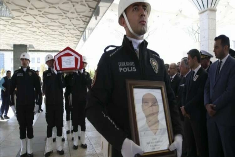 Şehit polis memuru Hızır Bekir Baybörü son yolculuğuna uğurlandı haberinin görseli