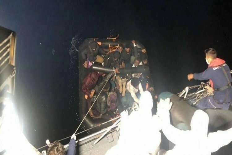 Yunanistan’ın ittiği 40 düzensiz göçmen kurtarıldı haberinin görseli