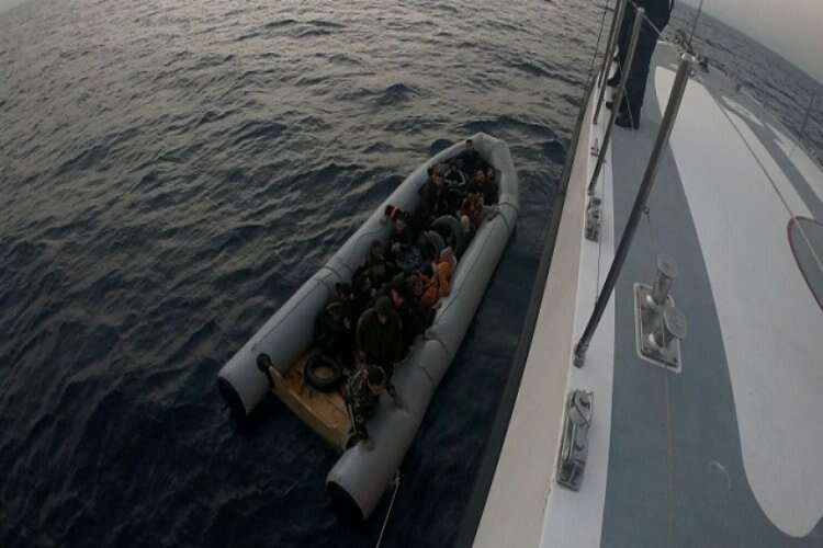 İzmir açıklarında 23 düzensiz göçmen kurtarıldı haberinin görseli