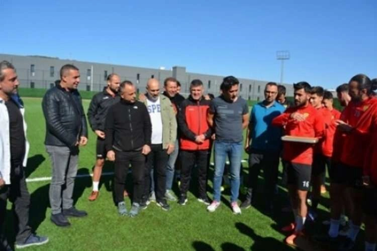 Aliağa, futbolda tek yürek oldu haberinin görseli