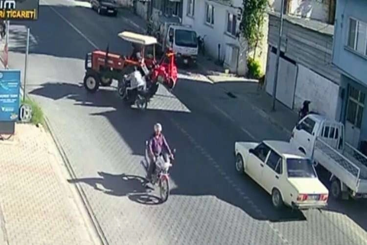 İzmir’de traktör ile motosikletin karıştığı kaza kamerada haberinin görseli